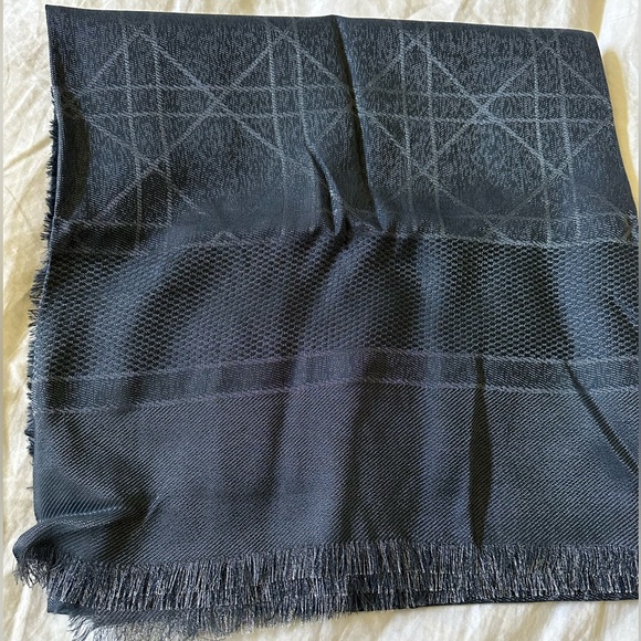Dior Shawl - Picture 1 of 7